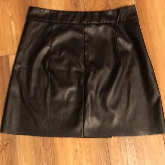 Shein Black Faux Leather Mini Skirt Size Large - Picture 4 of 7